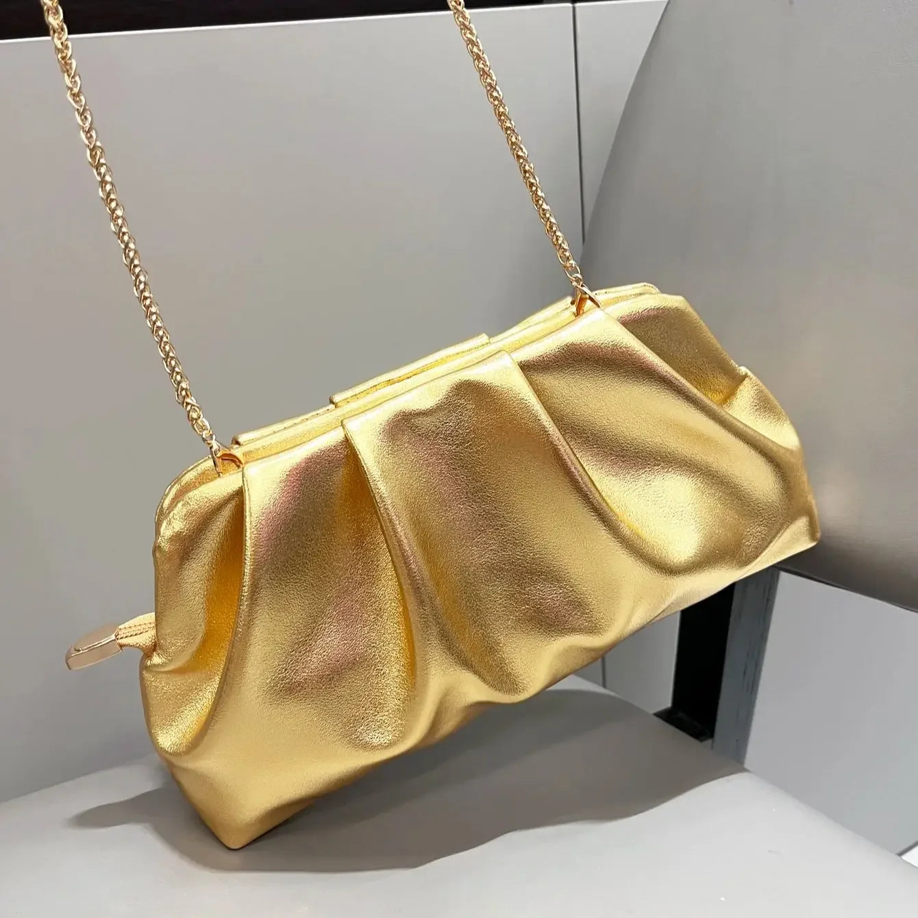 BELLA SHELL CLUTCH & SHOULDER BAG – EVENING ELEGANCE - Velmari